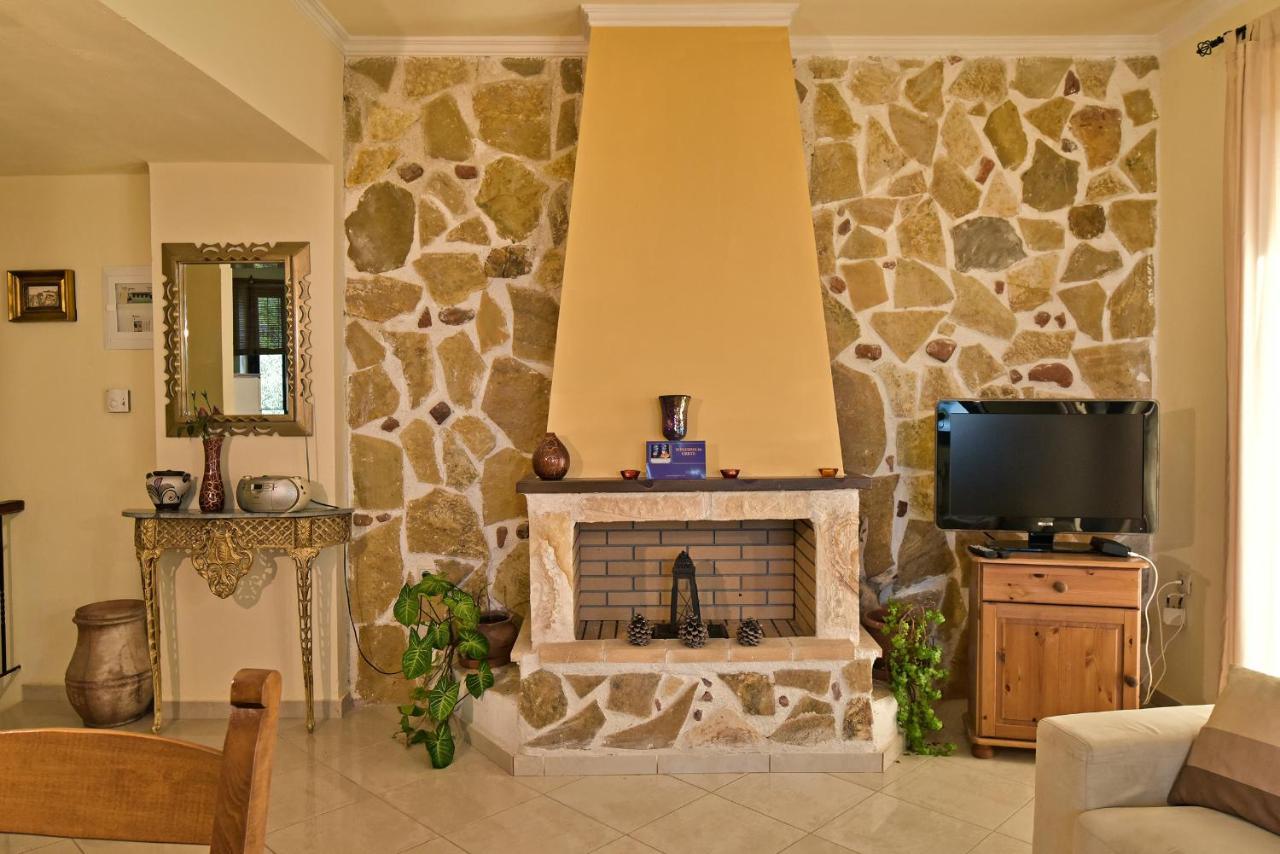 Olive Farm Villa Agia Marina  Exterior photo